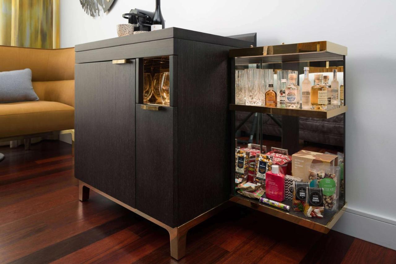 Qt Perth Hotel Ngoại thất bức ảnh A bar cabinet